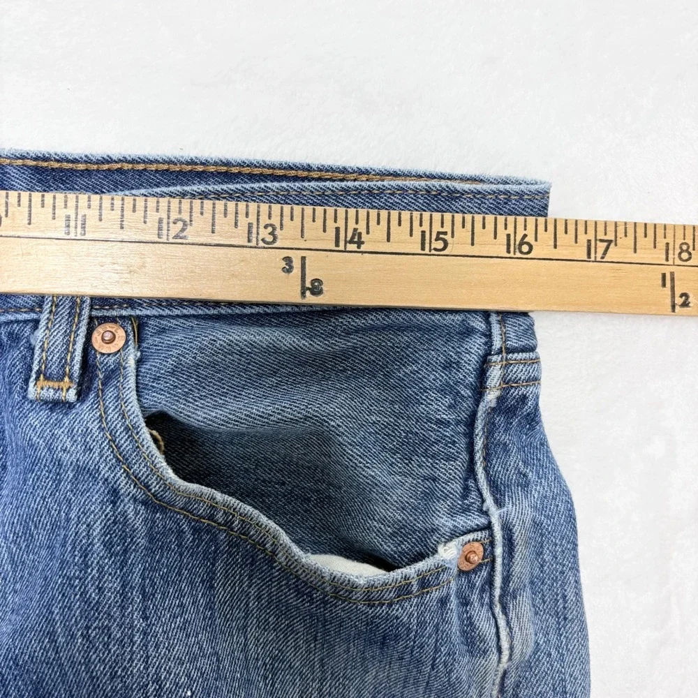 Levis 501 Original Fit Jeans Mens 32x30 Straight Leg Button Fly Medium Wash Blue